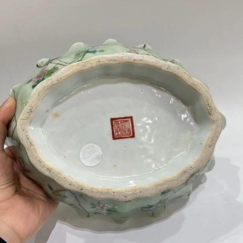 古玩陶瓷豆青釉粉彩一鳴驚人花口盤真品鑒賞圖