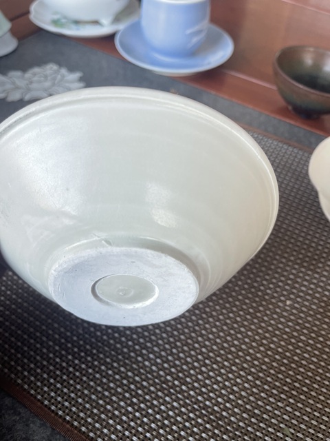 古玩陶瓷唐玉璧底白釉唇口碗真品鑒賞圖