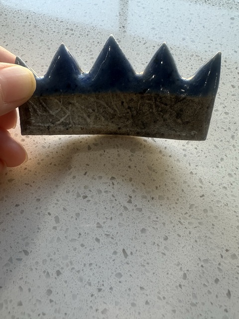 古玩陶瓷藍釉印花五指筆山真品鑒賞圖