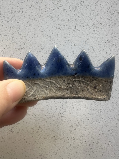 古玩陶瓷藍釉印花五指筆山真品鑒賞圖