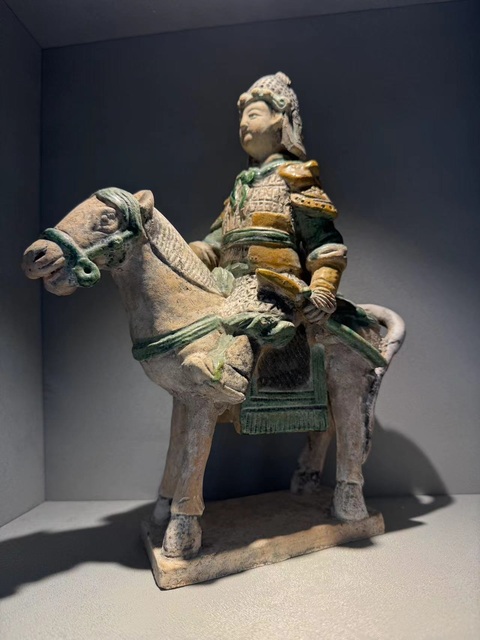 古玩陶瓷馬上人物陶俑真品鑒賞圖