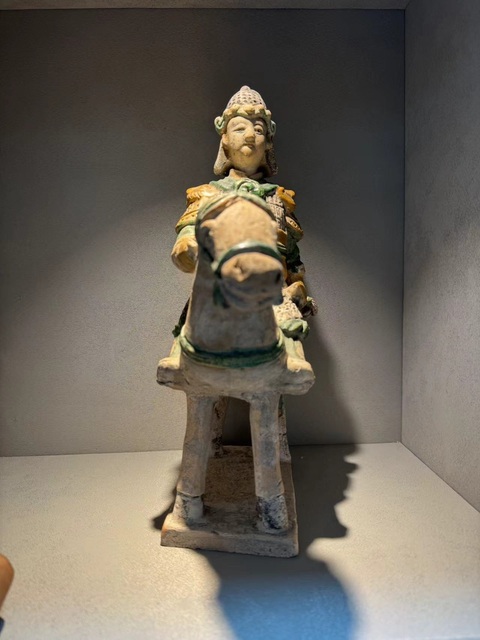 古玩陶瓷馬上人物陶俑真品鑒賞圖