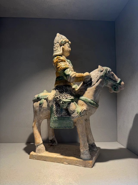 古玩陶瓷馬上人物陶俑真品鑒賞圖