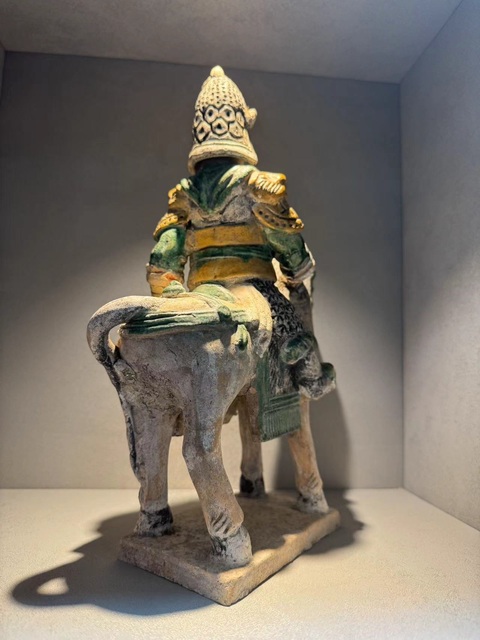 古玩陶瓷馬上人物陶俑真品鑒賞圖