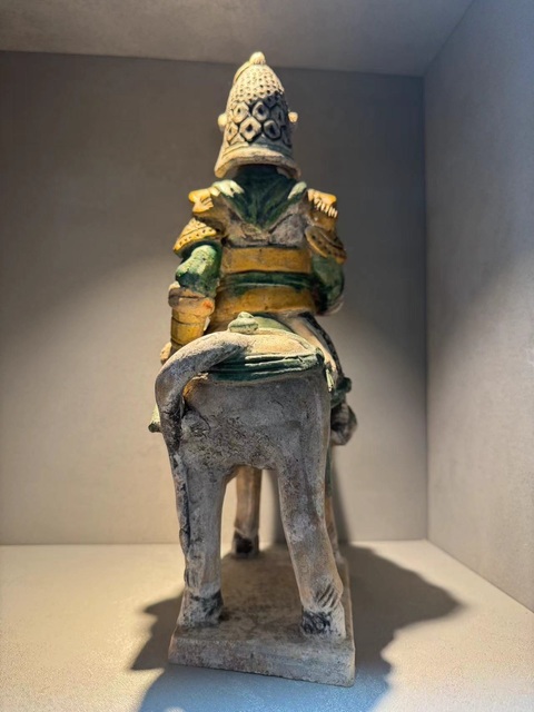 古玩陶瓷馬上人物陶俑真品鑒賞圖