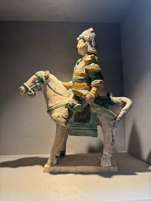 古玩陶瓷馬上人物陶俑真品鑒賞圖