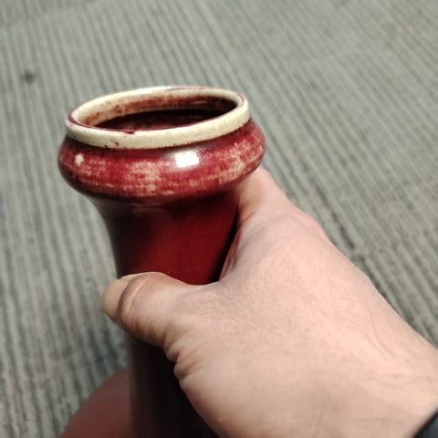 古玩陶瓷紅釉瓶真品鑒賞圖