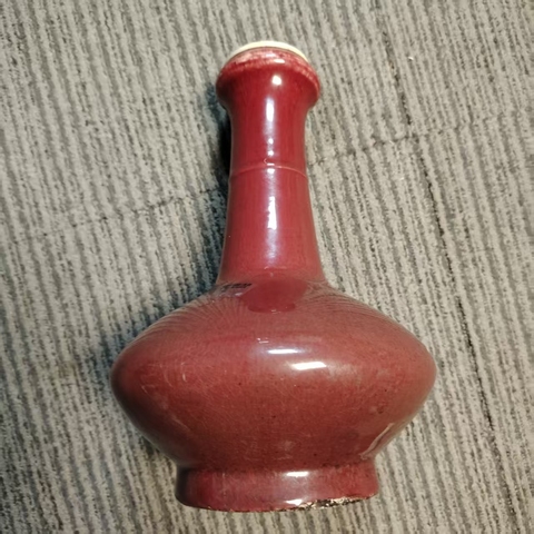 古玩陶瓷紅釉瓶真品鑒賞圖