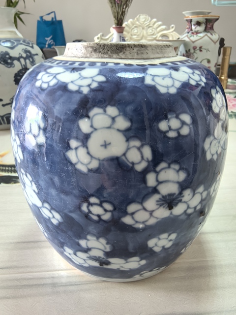 古玩陶瓷青花冰梅圖罐真品鑒賞圖