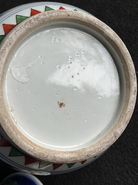 古玩陶瓷清晚期 青花人物紋蓋罐真品鑒賞圖