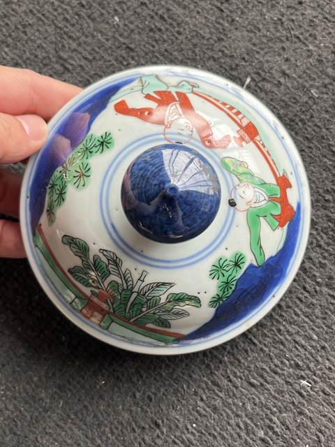 古玩陶瓷清晚期 青花人物紋蓋罐真品鑒賞圖