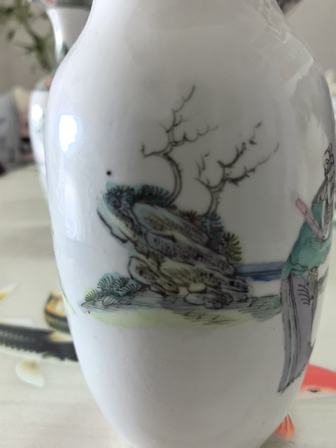 古玩陶瓷粉彩人物故事紋撇口瓶真品鑒賞圖