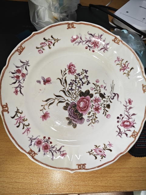 古玩陶瓷粉彩花卉盤(pán)真品鑒賞圖