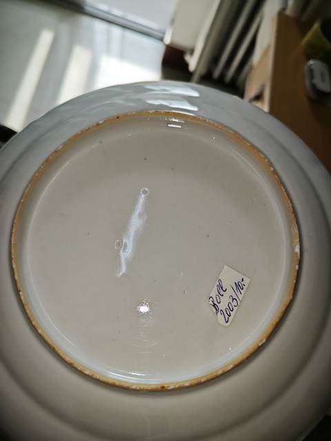 古玩陶瓷粉彩花卉盤(pán)真品鑒賞圖