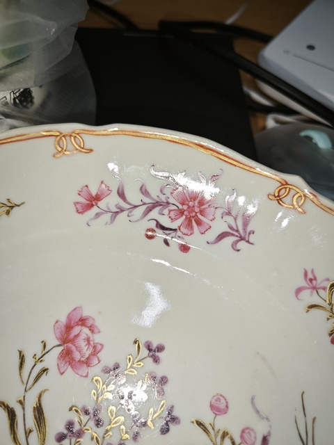 古玩陶瓷粉彩花卉盤(pán)真品鑒賞圖