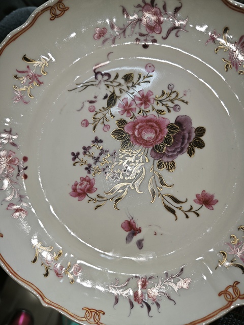 古玩陶瓷粉彩花卉盤(pán)真品鑒賞圖