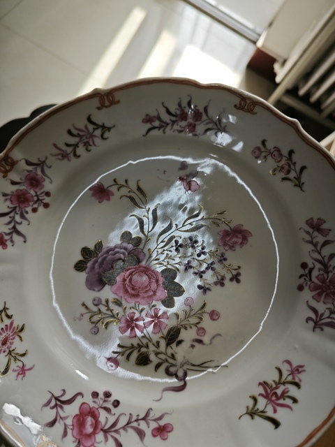 古玩陶瓷粉彩花卉盤(pán)真品鑒賞圖