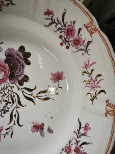 古玩陶瓷粉彩花卉盤(pán)真品鑒賞圖