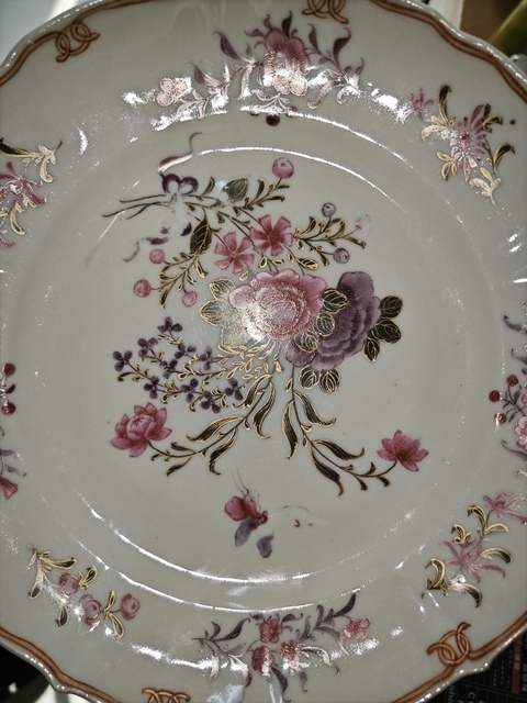 古玩陶瓷粉彩花卉盤(pán)真品鑒賞圖