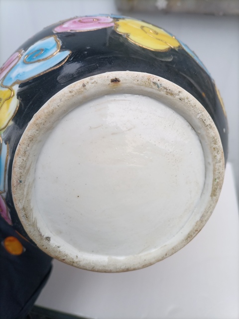 古玩陶瓷墨地粉彩龍紋撇口瓶真品鑒賞圖