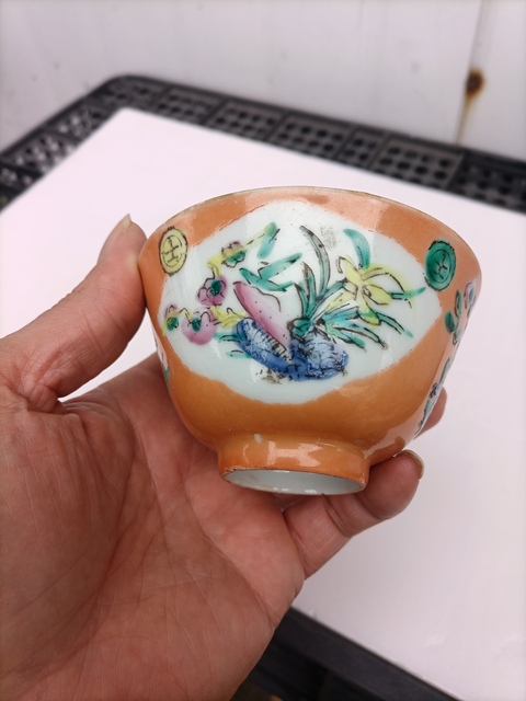 古玩陶瓷紫金釉開光花卉紋杯真品鑒賞圖