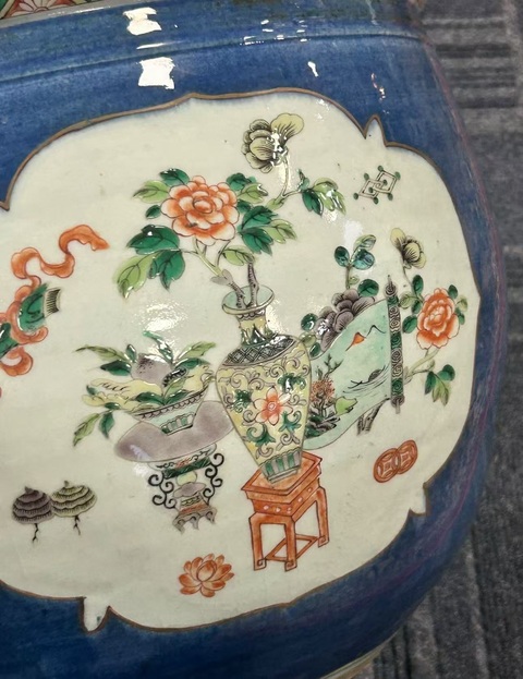 古玩陶瓷藍釉地開光五彩花鳥蝶博古圖缸真品鑒賞圖