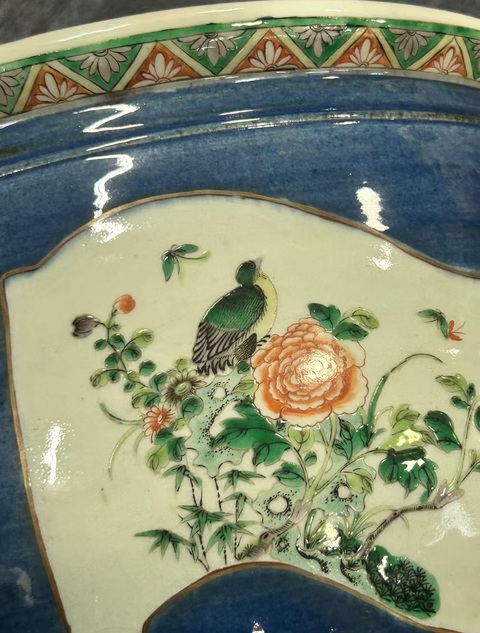 古玩陶瓷藍釉地開光五彩花鳥蝶博古圖缸真品鑒賞圖