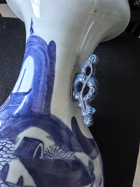 古玩陶瓷豆青釉青花山水人物撣瓶真品鑒賞圖