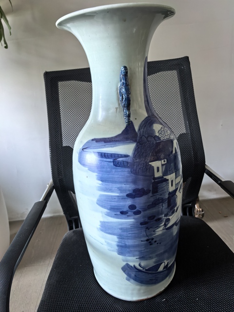 古玩陶瓷豆青釉青花山水人物撣瓶真品鑒賞圖