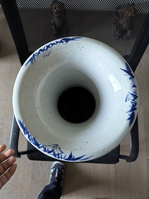 古玩陶瓷豆青釉青花山水人物撣瓶真品鑒賞圖