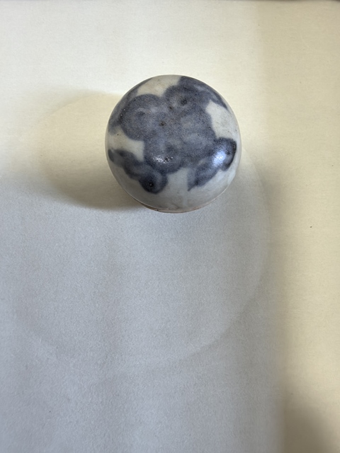 古玩陶瓷青花云紋蓋盒真品鑒賞圖