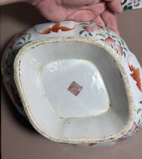 古玩陶瓷人物花蝶福壽粉彩海棠盤真品鑒賞圖