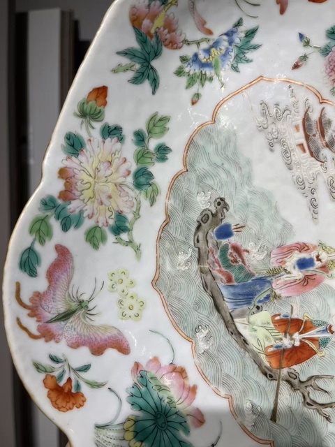 古玩陶瓷人物花蝶福壽粉彩海棠盤真品鑒賞圖