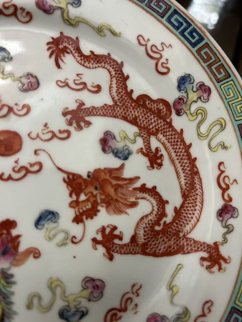 古玩陶瓷粉彩龍鳳紋盤真品鑒賞圖