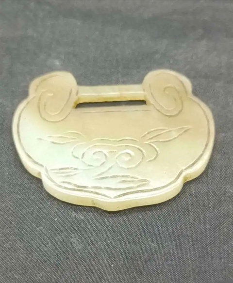 古玩玉器和田玉雕“如意鎖佩”真品鑒賞圖