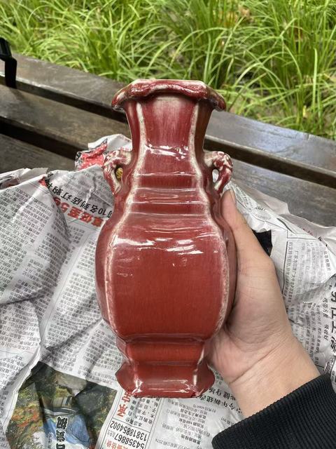 古玩陶瓷郎紅釉螭龍耳六方瓶真品鑒賞圖