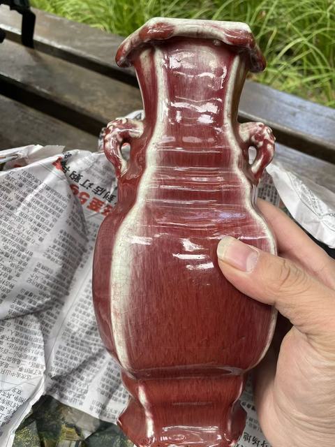 古玩陶瓷郎紅釉螭龍耳六方瓶真品鑒賞圖