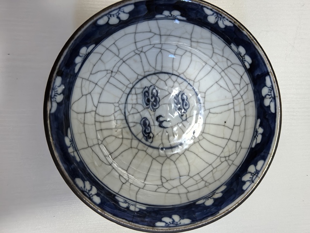 古玩陶瓷哥釉青花獅子繡球圖墩式碗真品鑒賞圖