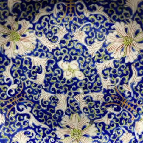 古玩陶瓷民國·藍地花間福壽紋粉彩盤拍賣，當前價格890元