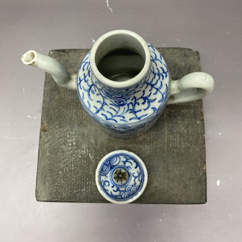 古玩陶瓷清晚期·纏枝蓮紋青花執壺拍賣，當前價格890元