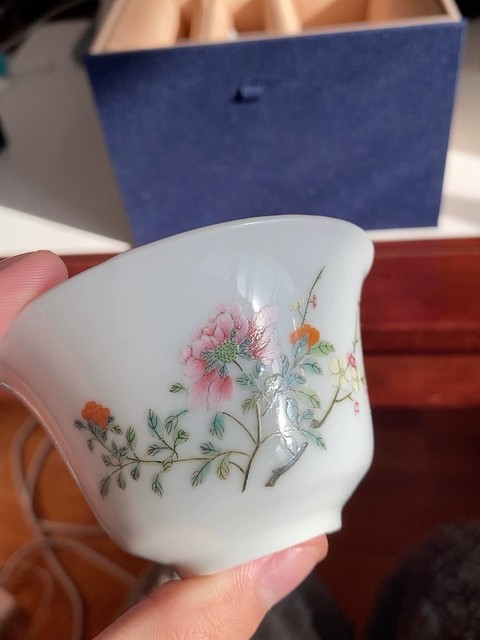 古玩陶瓷花卉紋粉彩三才蓋杯真品鑒賞圖