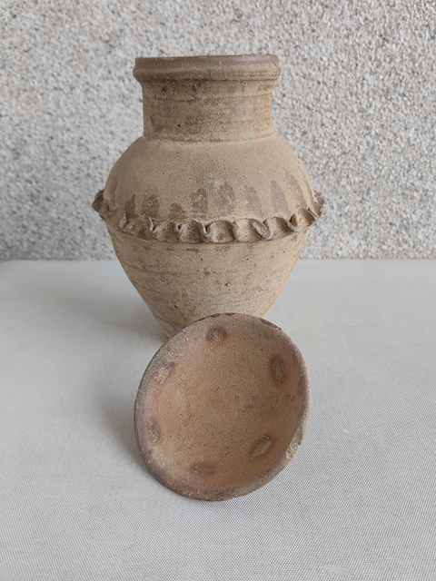 古玩陶瓷褐釉貼塑水波紋蓋罐拍賣，當前價格680元