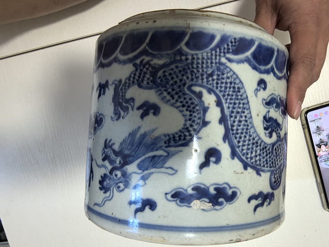 古玩陶瓷青花趕珠龍紋香爐真品鑒賞圖