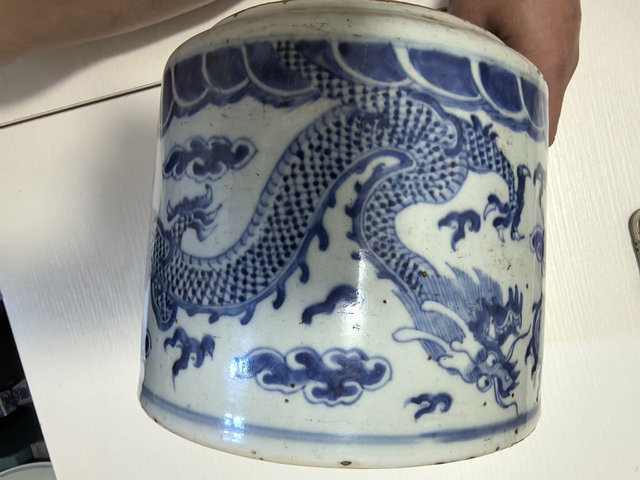 古玩陶瓷青花趕珠龍紋香爐真品鑒賞圖