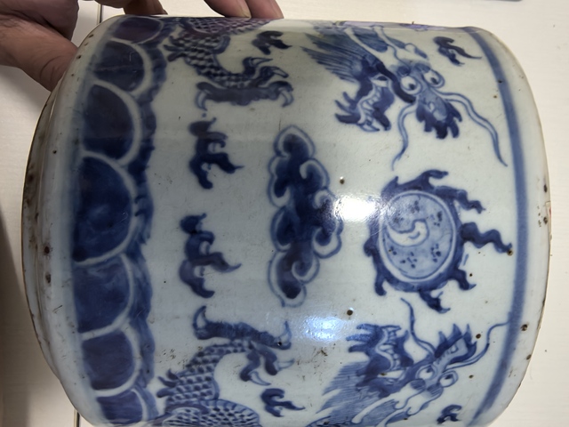 古玩陶瓷青花趕珠龍紋香爐真品鑒賞圖