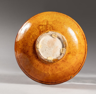 古玩陶瓷黃釉印花盤，模糊，偏老拍賣，當前價格35000元