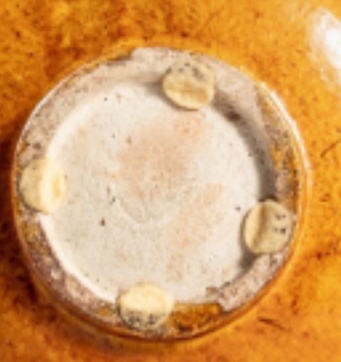 古玩陶瓷黃釉印花盤，模糊，偏老拍賣，當前價格35000元