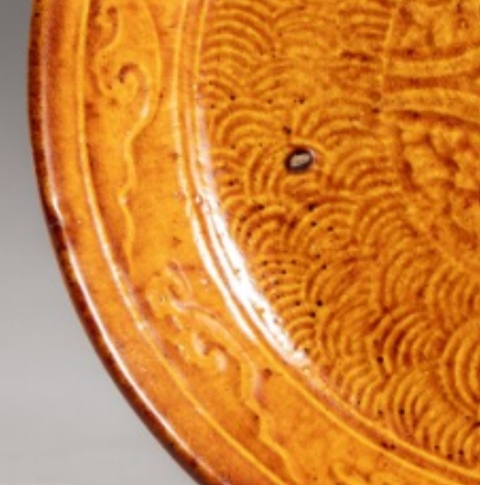 古玩陶瓷黃釉印花盤，模糊，偏老拍賣，當前價格35000元