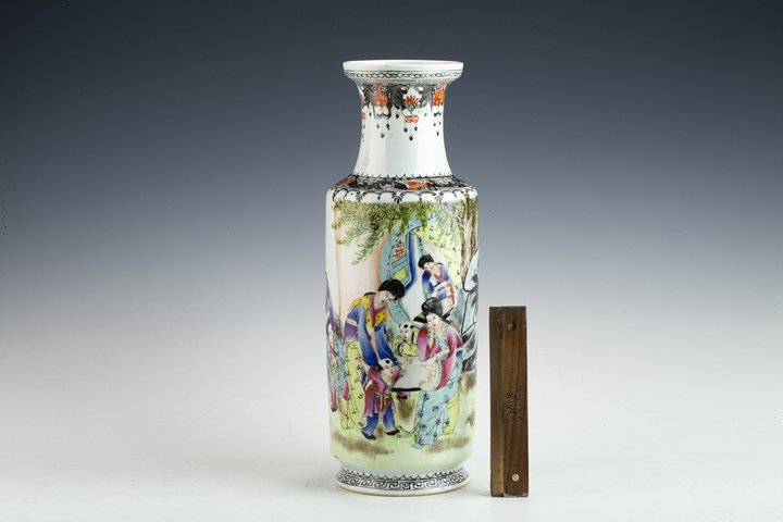 古玩陶瓷民國·粉彩仕女嬰戲紋棒槌瓶真品鑒賞圖