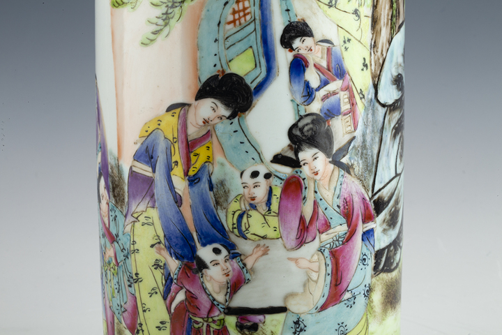 古玩陶瓷民國·粉彩仕女嬰戲紋棒槌瓶真品鑒賞圖